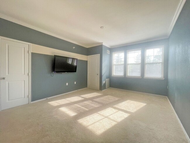 Building Photo - Sparkling Condo in Southwest Station with ...