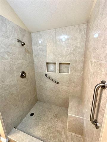 Building Photo - 221 Creekwood Dr
