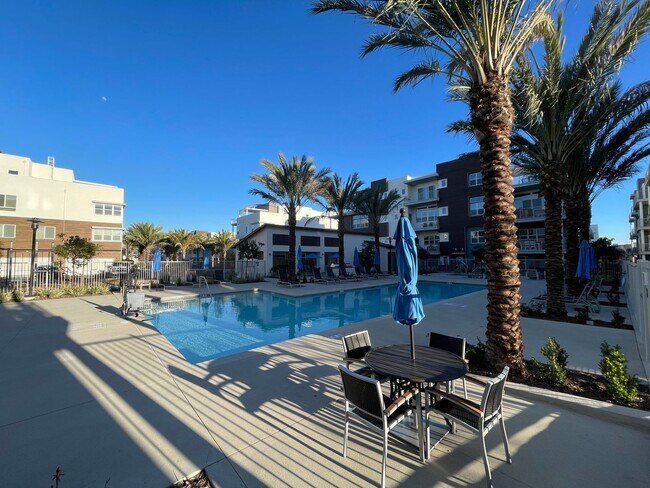 Building Photo - Stunning 3B/3BA 4-story Upgraded Home w/ P...