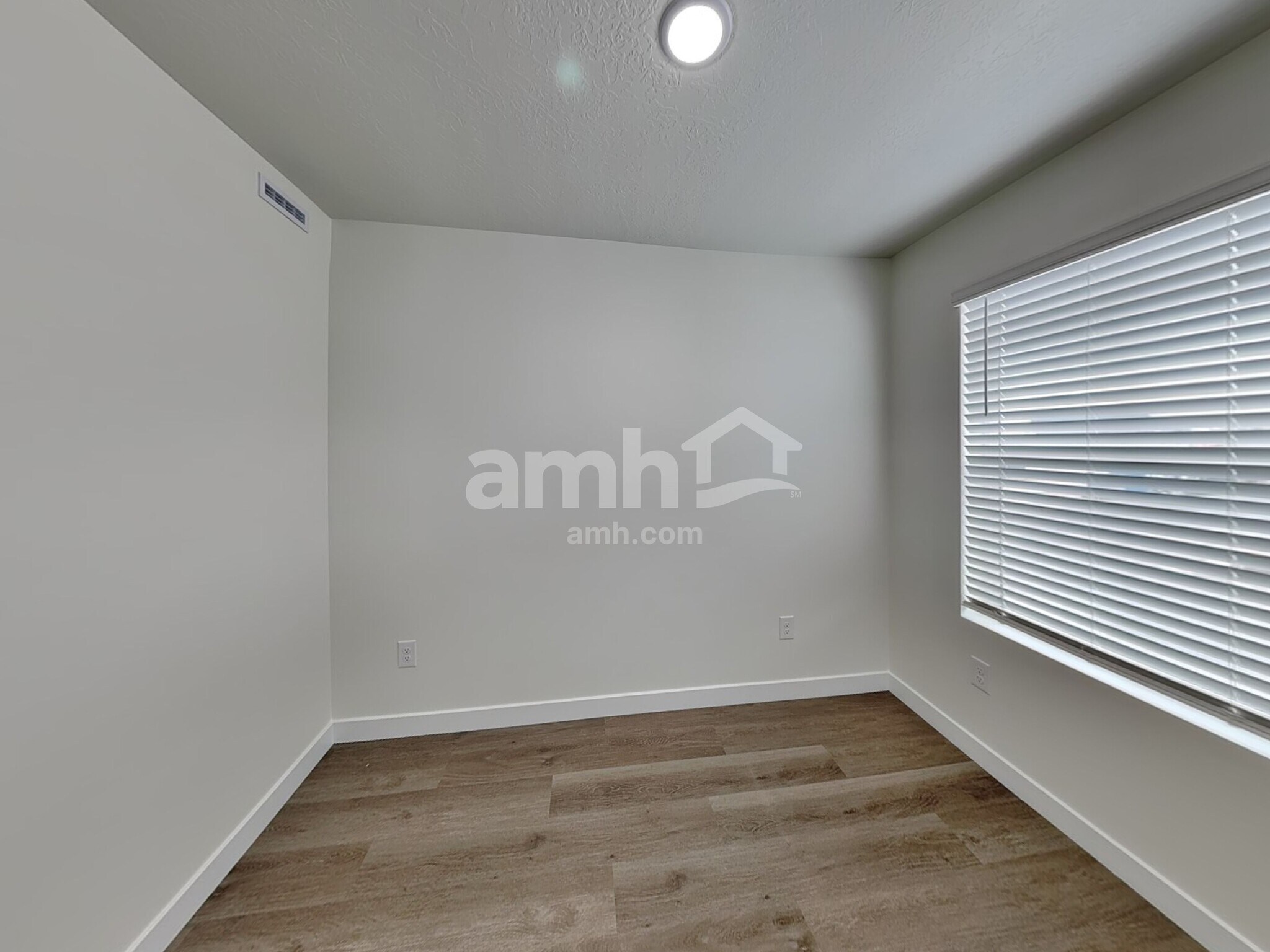 Building Photo - 1232 W Mahogany St