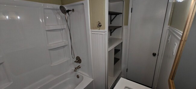 Building Photo - 991 Suburban Dr