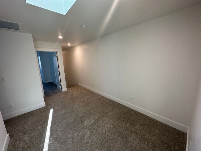 Building Photo - POOL & Clubhouse! 3 Bdrm, 2.5 Bath 1450 sq ft Townhouse, All Appliances, Gas Heat & A/C, Pet OK, ...