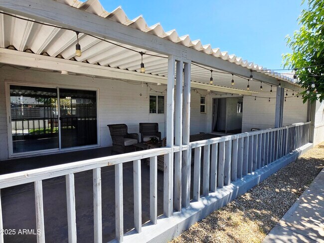 Building Photo - 3039 W Bloomfield Rd