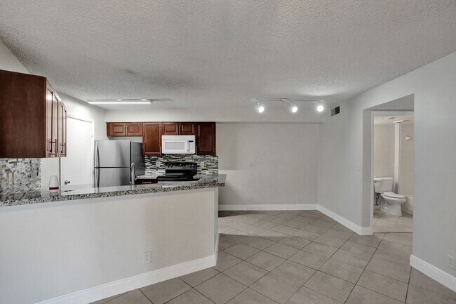 Building Photo - SPACIOUS 2 BED/2 BATH WITH BALCONY IN RESORT-STYLE COMMUNITY!