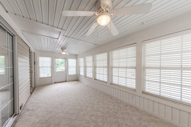 Building Photo - 108 Waters Edge Dr