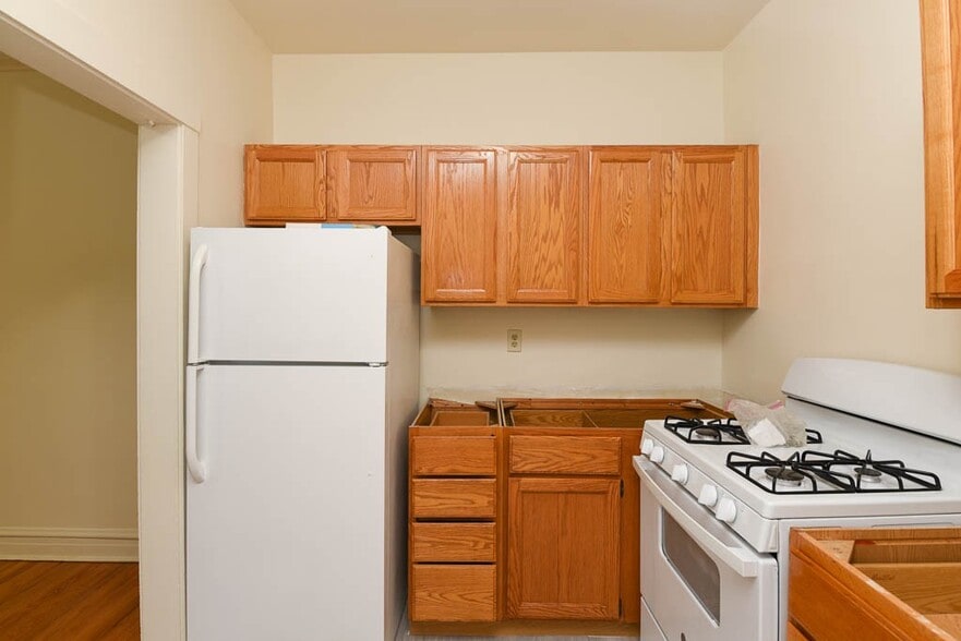 Building Photo - 3508 N Wolcott Ave