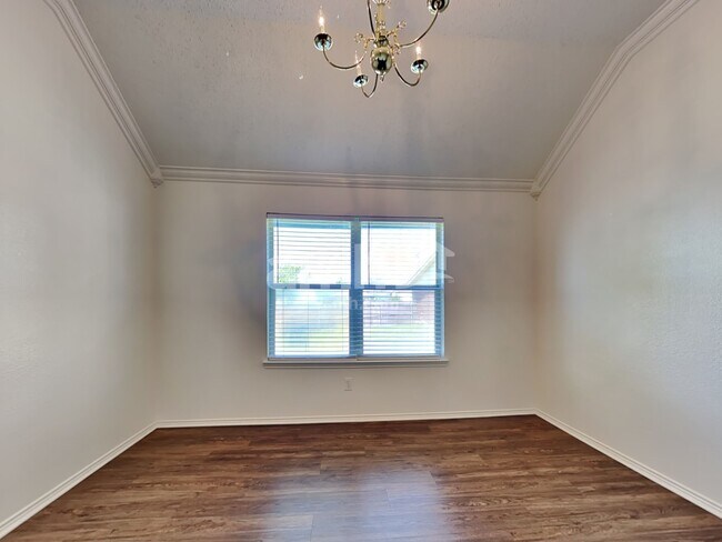 Building Photo - 1500 Westfield Ln