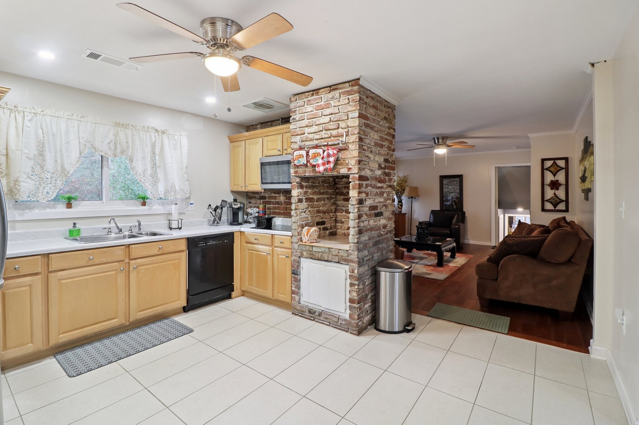 Building Photo - 2650 Colonial Dr