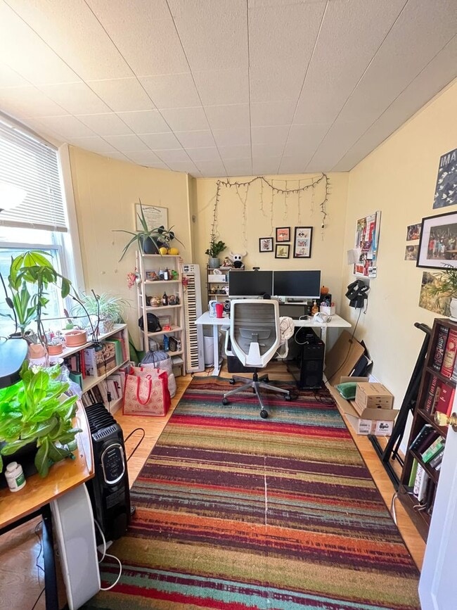 Building Photo - 9/1 Top floor 4BR/3BA on Somerville/Camb line!