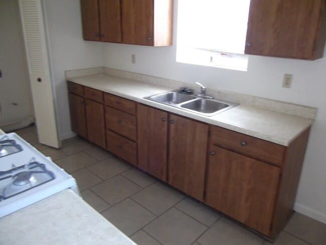 Building Photo - 616 Crosby Ln