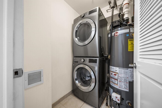 Building Photo - 5711 Jefferson St