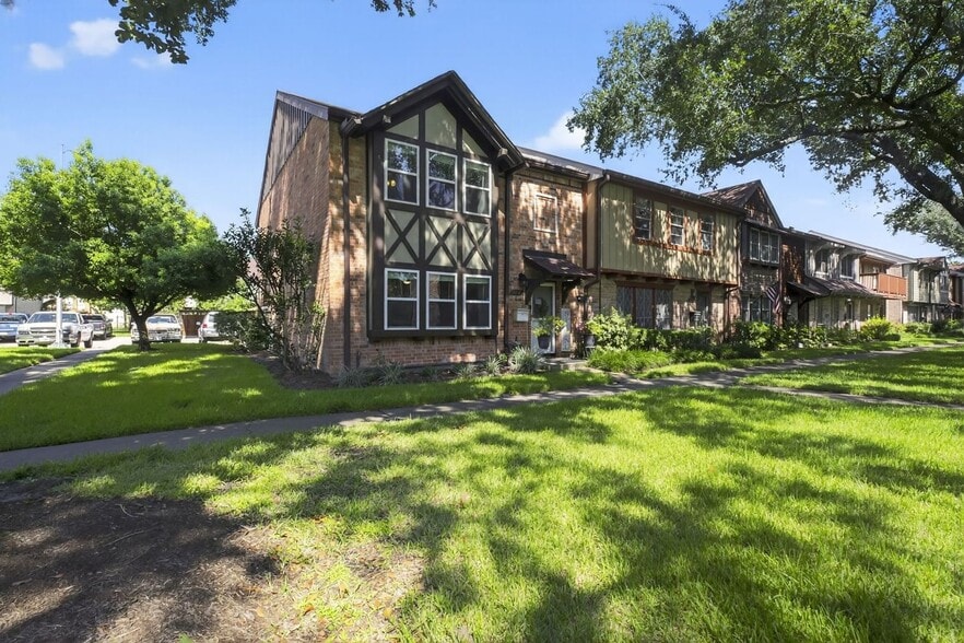 Building Photo - 2250 Shadowdale Dr
