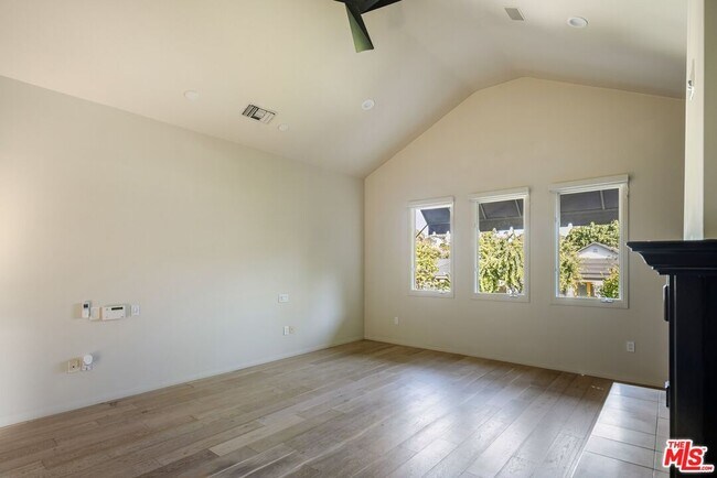 Building Photo - 11362 Chenault St