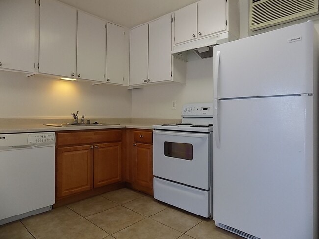 Building Photo - Spacious 2BD/1BA Apartment in Azalea Park ...