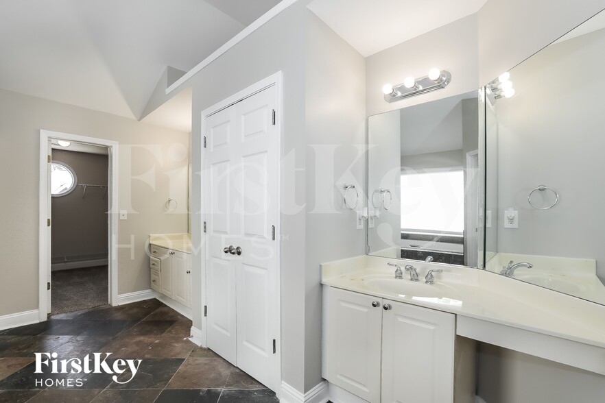 Building Photo - 925 Havenstone Walk SW