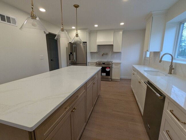 Building Photo - High end, 2-bedroom 2-bathroom single family home in Webster Groves!