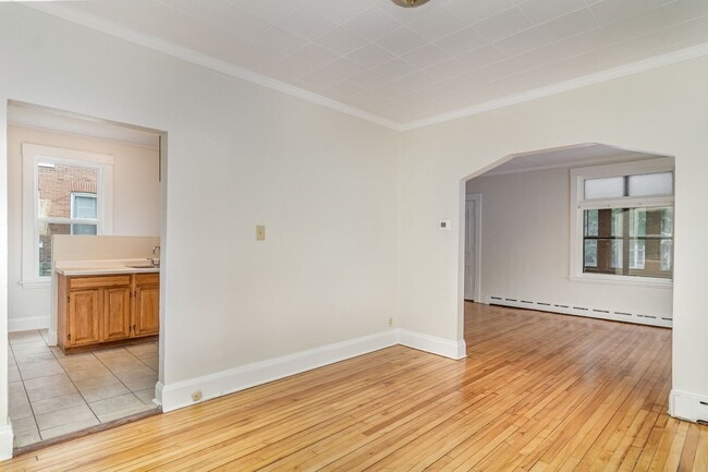 Building Photo - Charming 3 Bedroom | 1 Bathroom