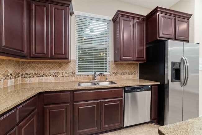 Building Photo - 9 Cheswood Manor Drive