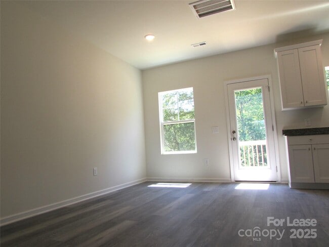 Building Photo - 133 Slate Dr