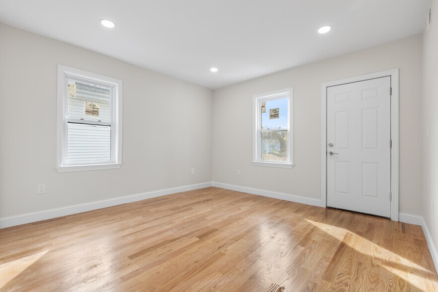 Building Photo - 322 Jefferson Ave