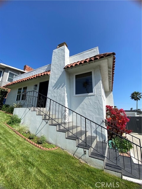 Building Photo - 912 8th Pl