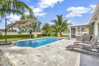 Building Photo - 1104 Jackpine St