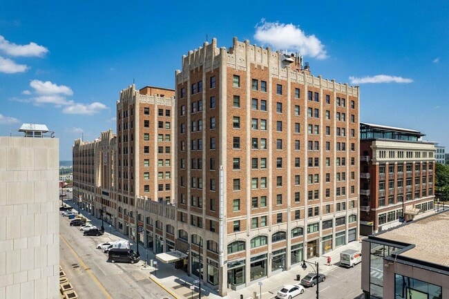 Building Photo - 933 McGee St