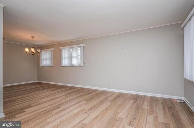 Building Photo - 4426 Hallet St