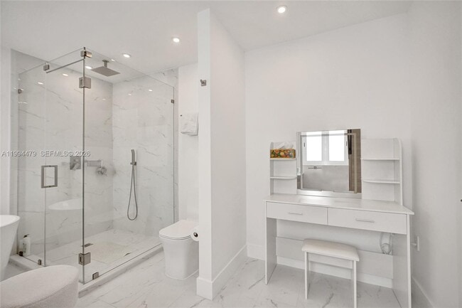 Building Photo - 12478 N Bayshore Dr