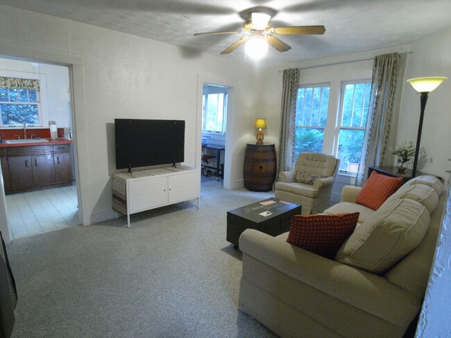 Building Photo - 1197 Stillwood Dr NE