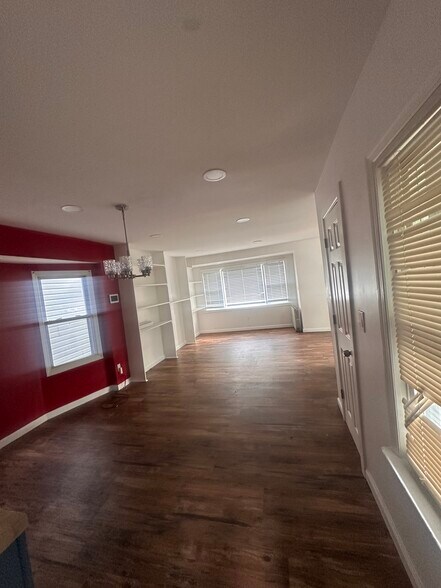 Open floor concept - 21 Elm St
