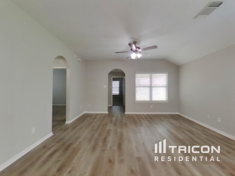 Building Photo - 7402 Deloache Ave
