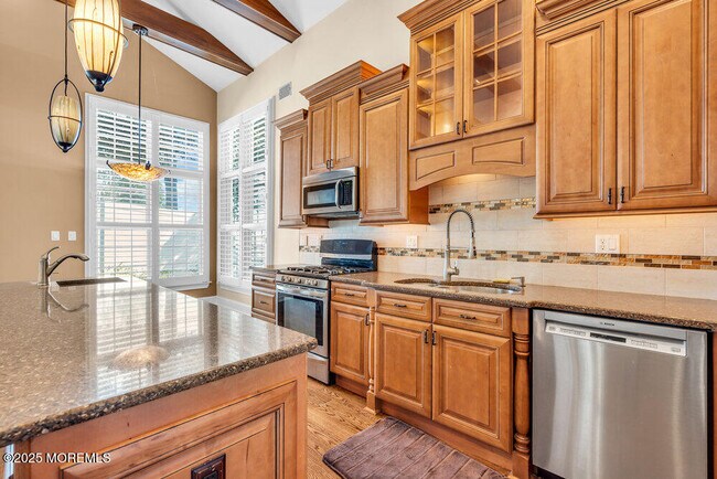 Building Photo - 8 Central Ave