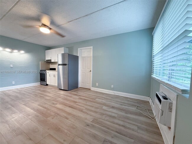 Building Photo - 3211 SW 44th St