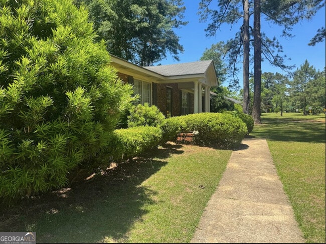 Building Photo - 427 Meadowlark Dr