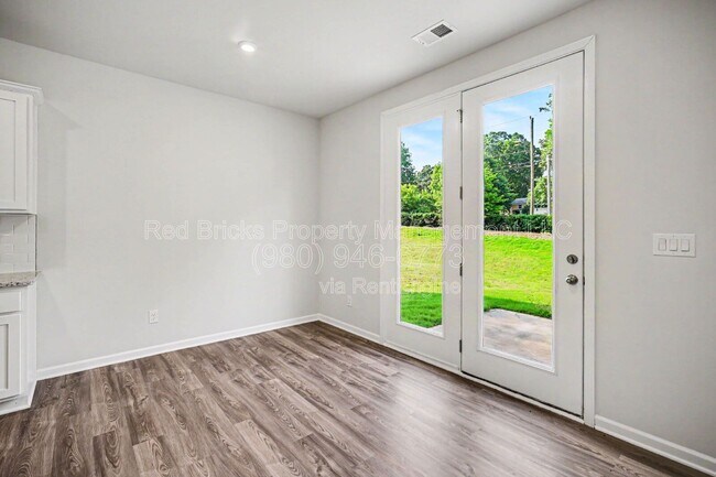 Building Photo - 2034 Blue Sky Mdws Dr