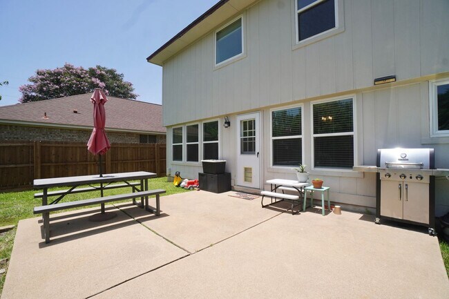Building Photo - 3001 Bernardino Cove