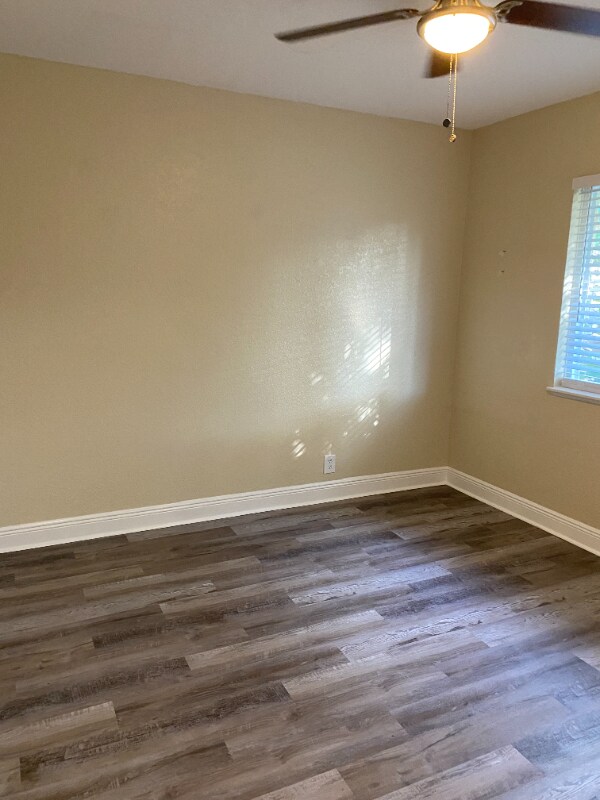 Building Photo - 7 Oak St