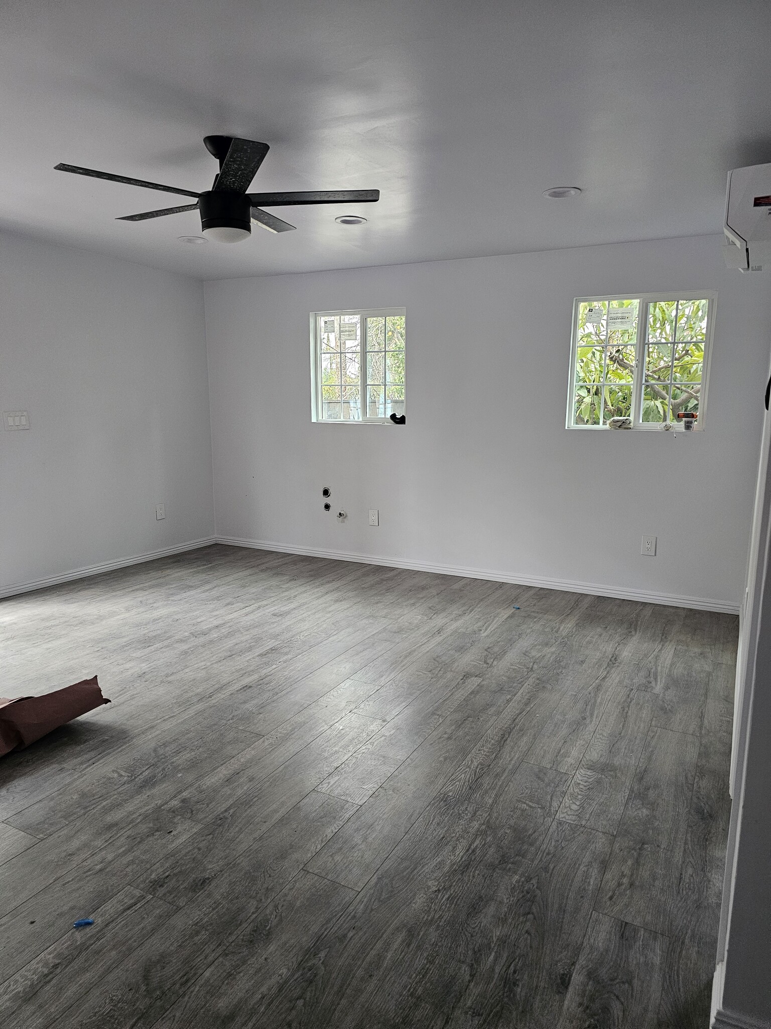 Living room - 14018 Runnymede St