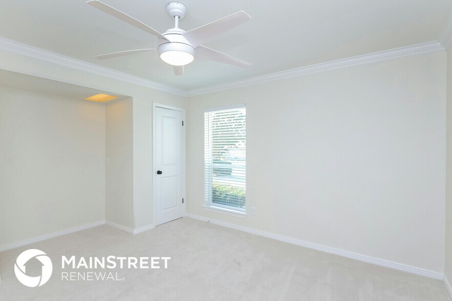 Building Photo - 15525 Earlport Cir