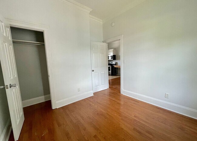 Building Photo - Available 8/1. Gorgeous 2 BR/1 BA Unit in the Historic East Side!