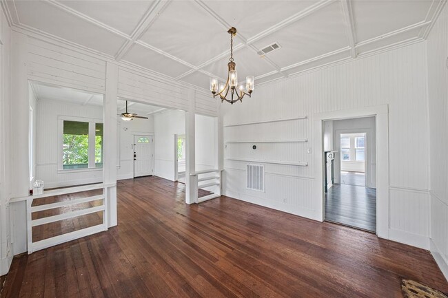 Building Photo - 433 E Davilla St