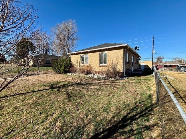 Building Photo - 3271 Pontiac St