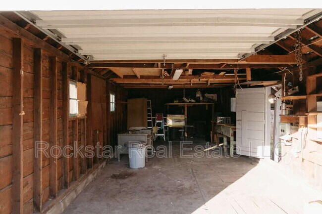 Building Photo - 1307 W Cleveland Ave