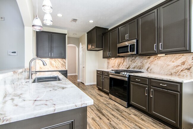 Building Photo - 22015 Field Green Dr