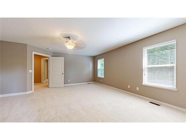 Building Photo - 5585 Orchard Cove