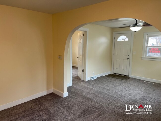 Building Photo - 3 Bedroom, 1 Bathroom House By Augustana &...