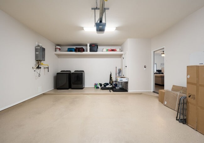 Building Photo - BEAUTIFUL EASTSIDE HOME