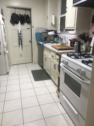 Kitchen - 10773 Northgate St