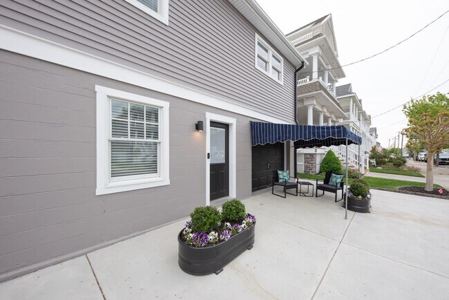 Building Photo - 1140 Simpson Ave